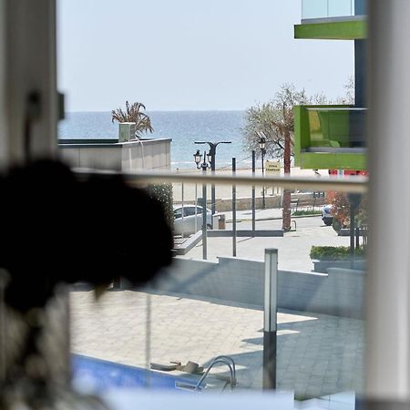 Maya Apartment ALEZZI beach resort Spa n Pools Mamaia Bagian luar foto