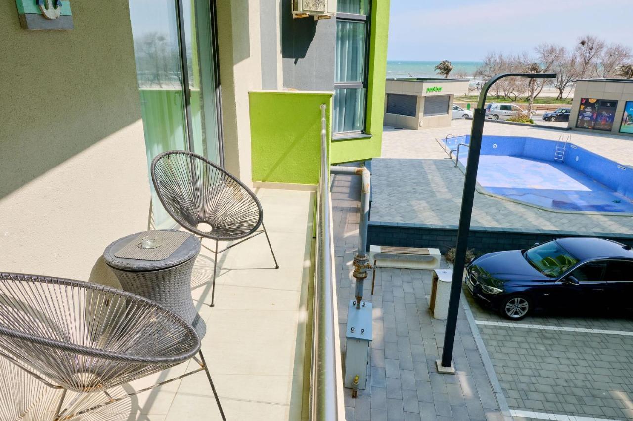 Maya Apartment ALEZZI beach resort Spa n Pools Mamaia Bagian luar foto