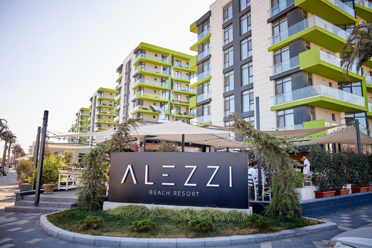 Maya Apartment ALEZZI beach resort Spa n Pools Mamaia Bagian luar foto