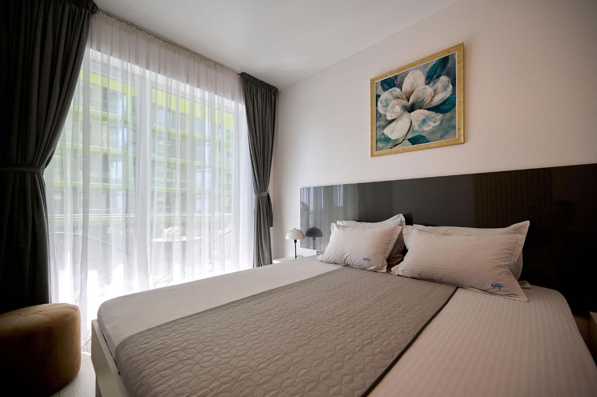 Maya Apartment ALEZZI beach resort Spa n Pools Mamaia Bagian luar foto