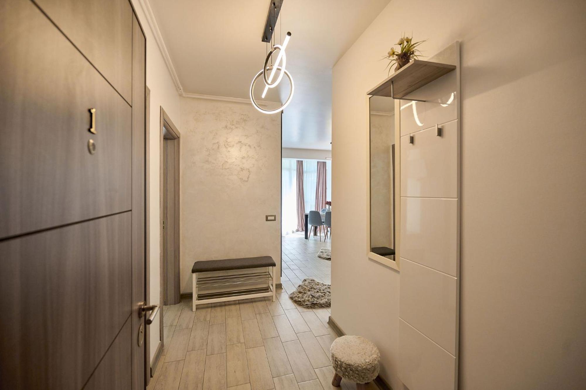 Maya Apartment ALEZZI beach resort Spa n Pools Mamaia Bagian luar foto