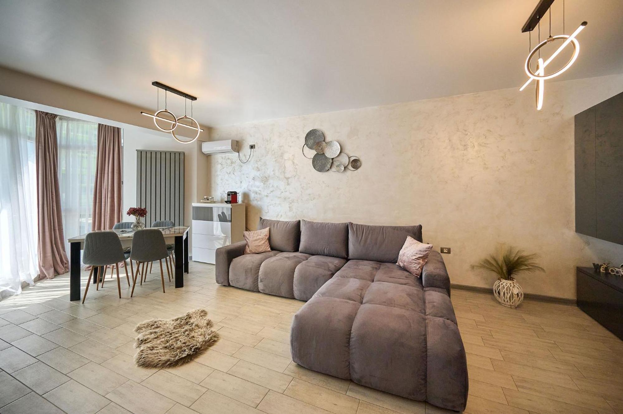 Maya Apartment ALEZZI beach resort Spa n Pools Mamaia Bagian luar foto