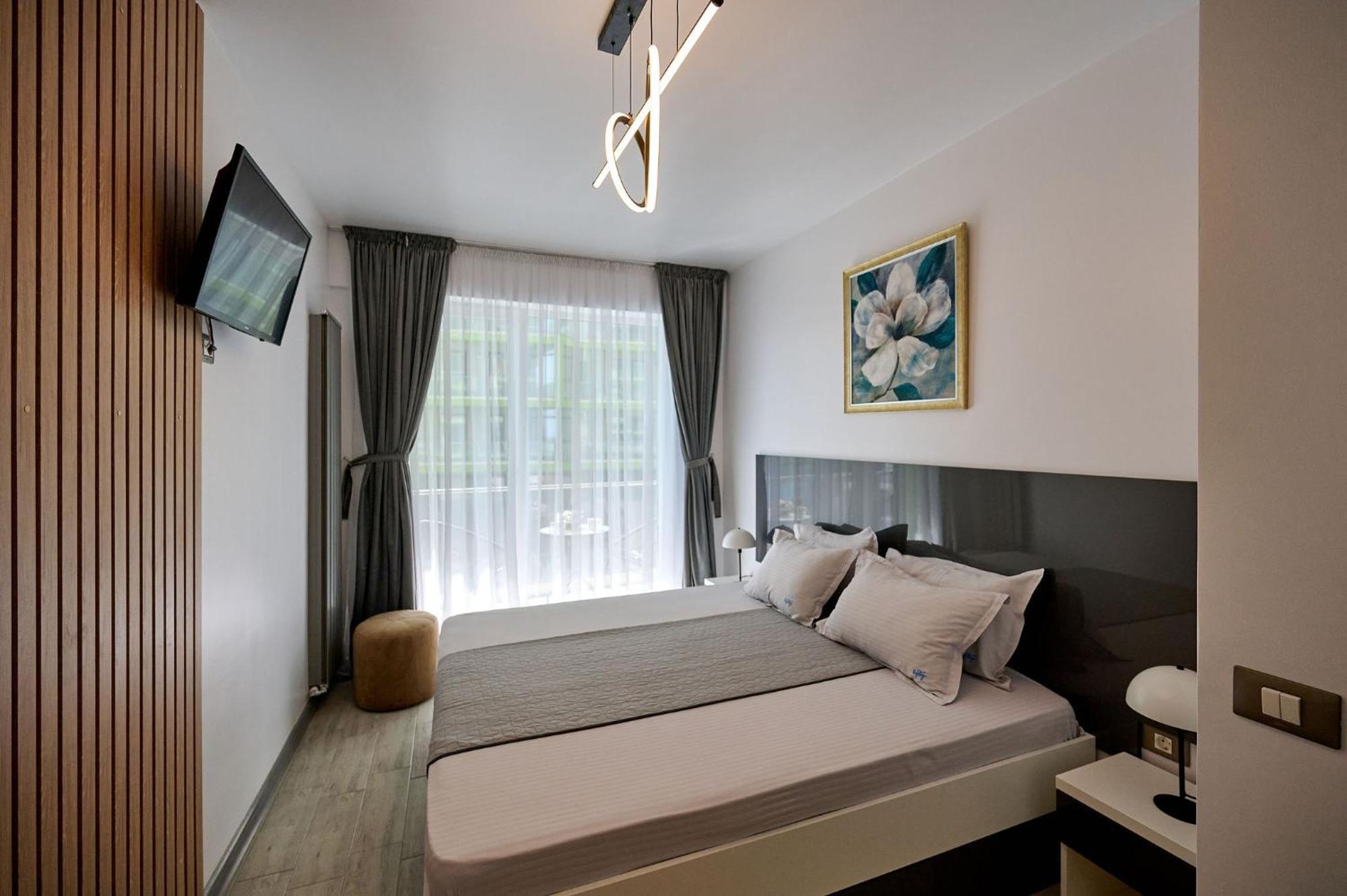 Maya Apartment ALEZZI beach resort Spa n Pools Mamaia Bagian luar foto