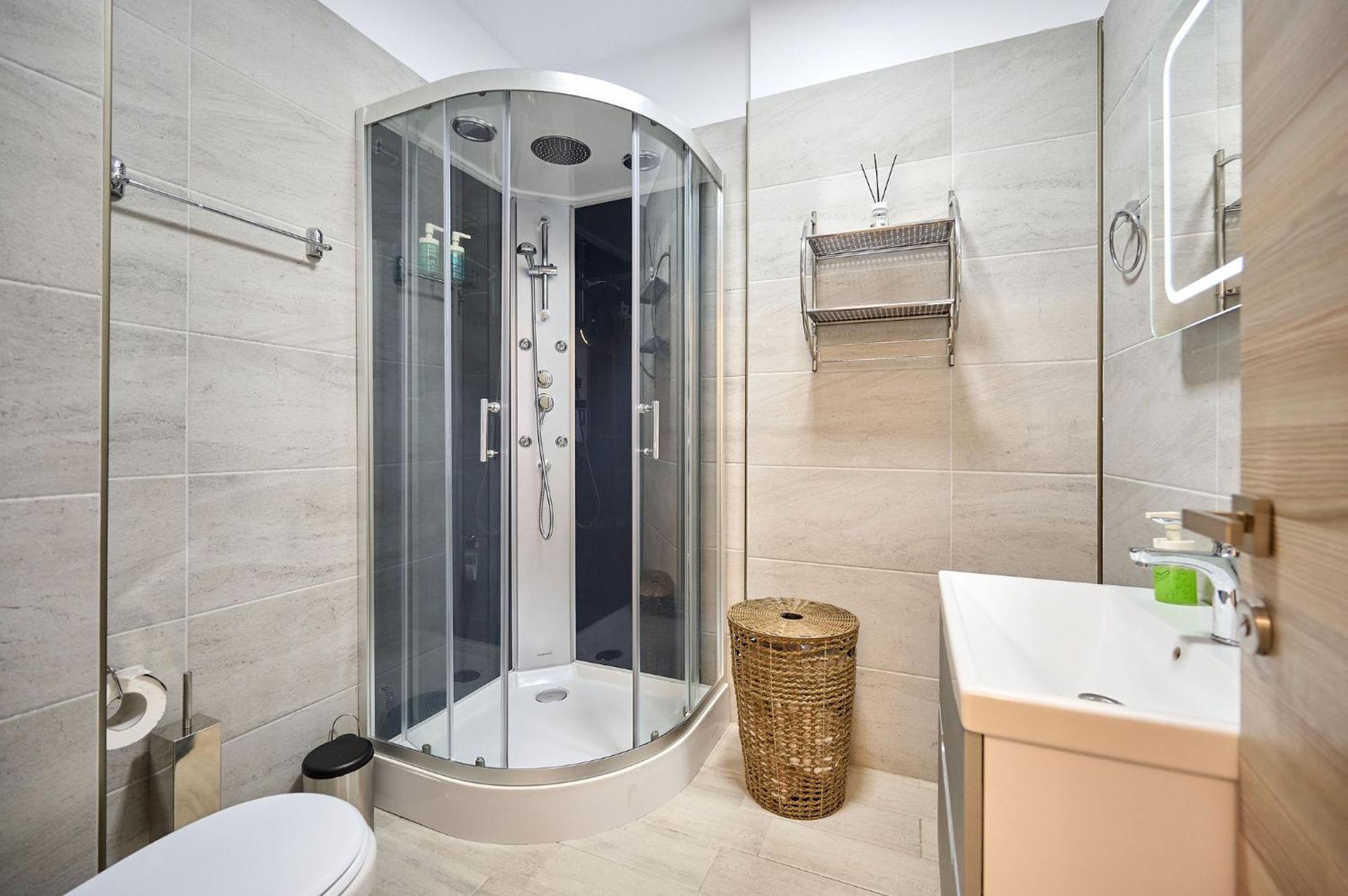 Maya Apartment ALEZZI beach resort Spa n Pools Mamaia Bagian luar foto