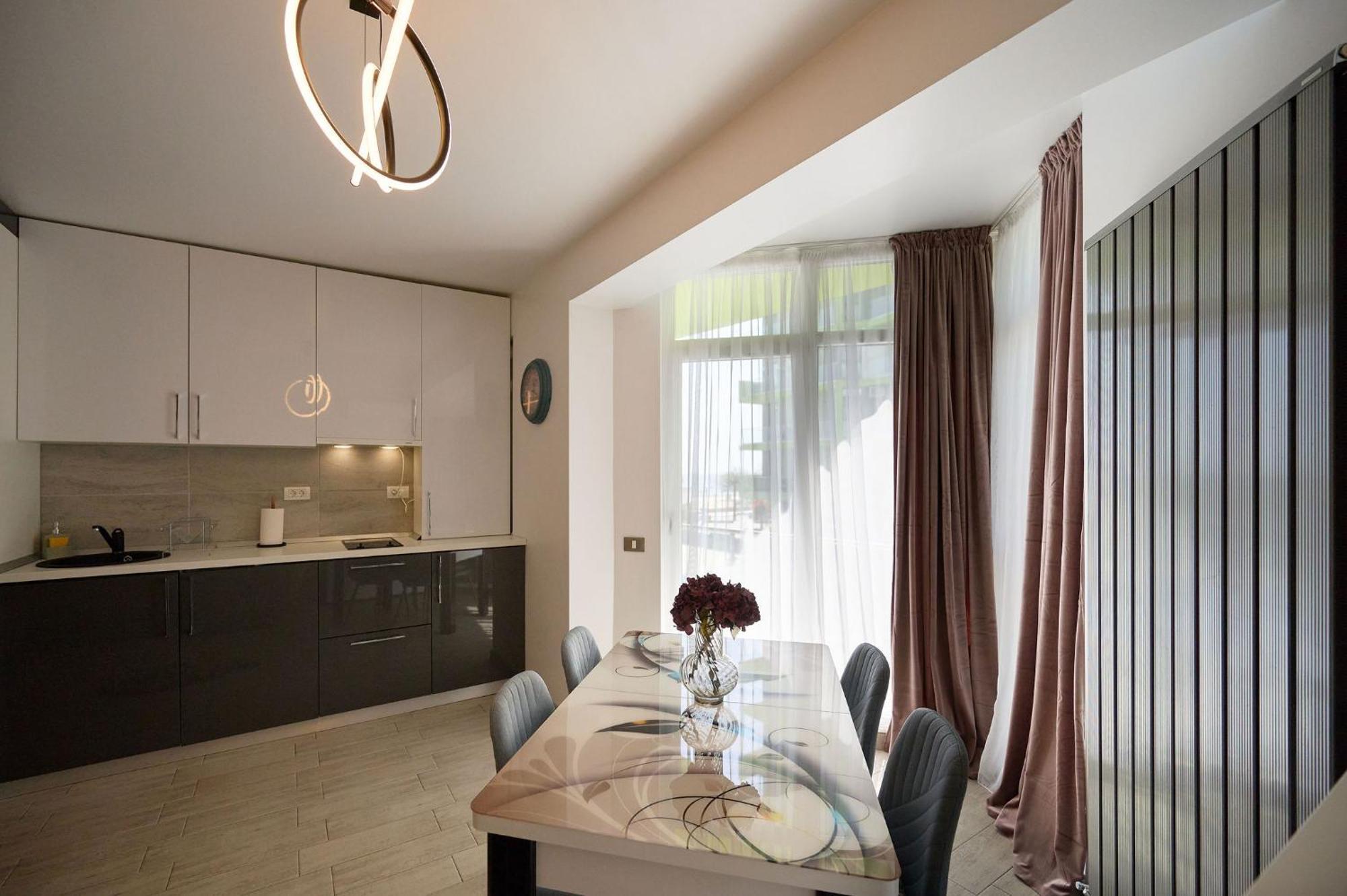 Maya Apartment ALEZZI beach resort Spa n Pools Mamaia Bagian luar foto